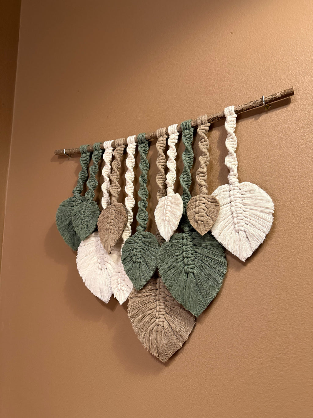 Relaxed Leaf Wall Hanging